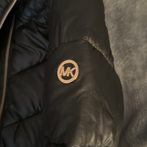 Coat - Picture 3 of 4